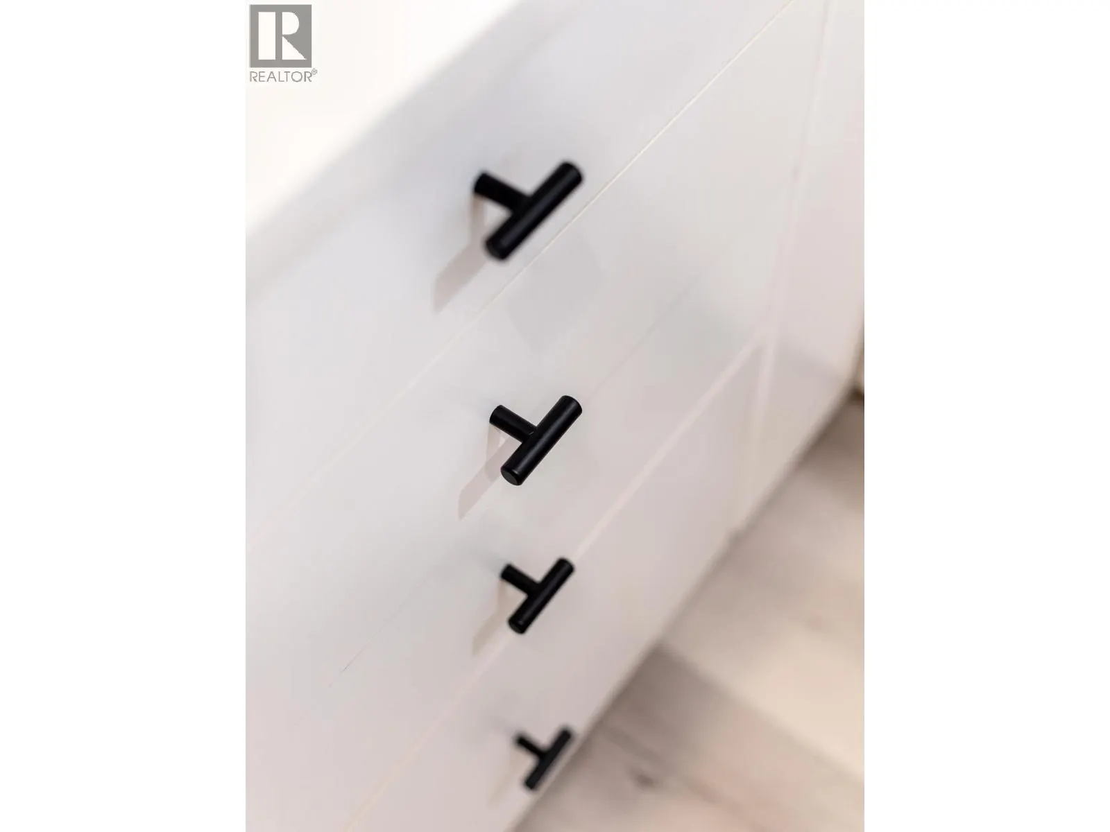 404 225 NEWPORT DRIVE