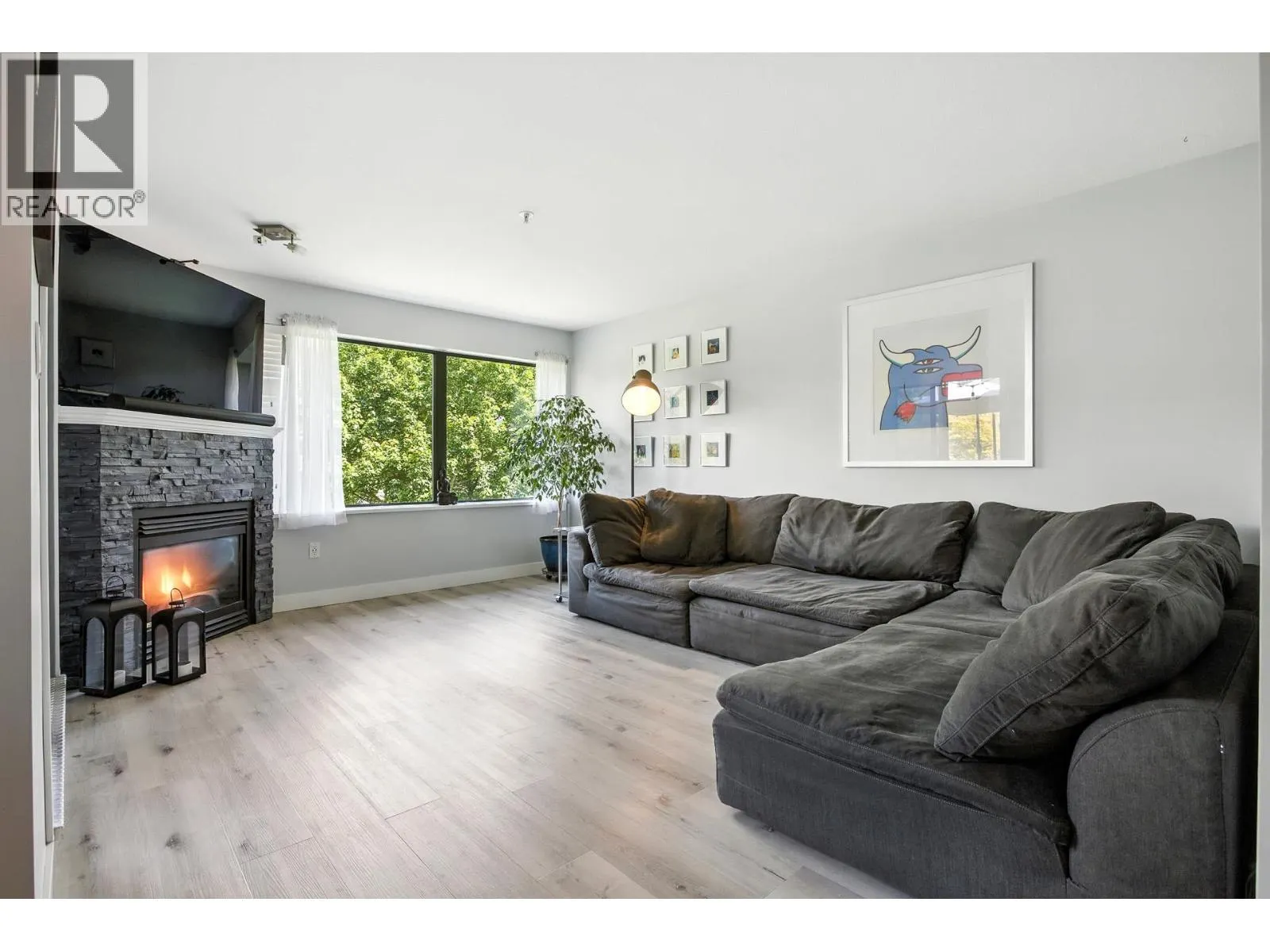 404 225 NEWPORT DRIVE