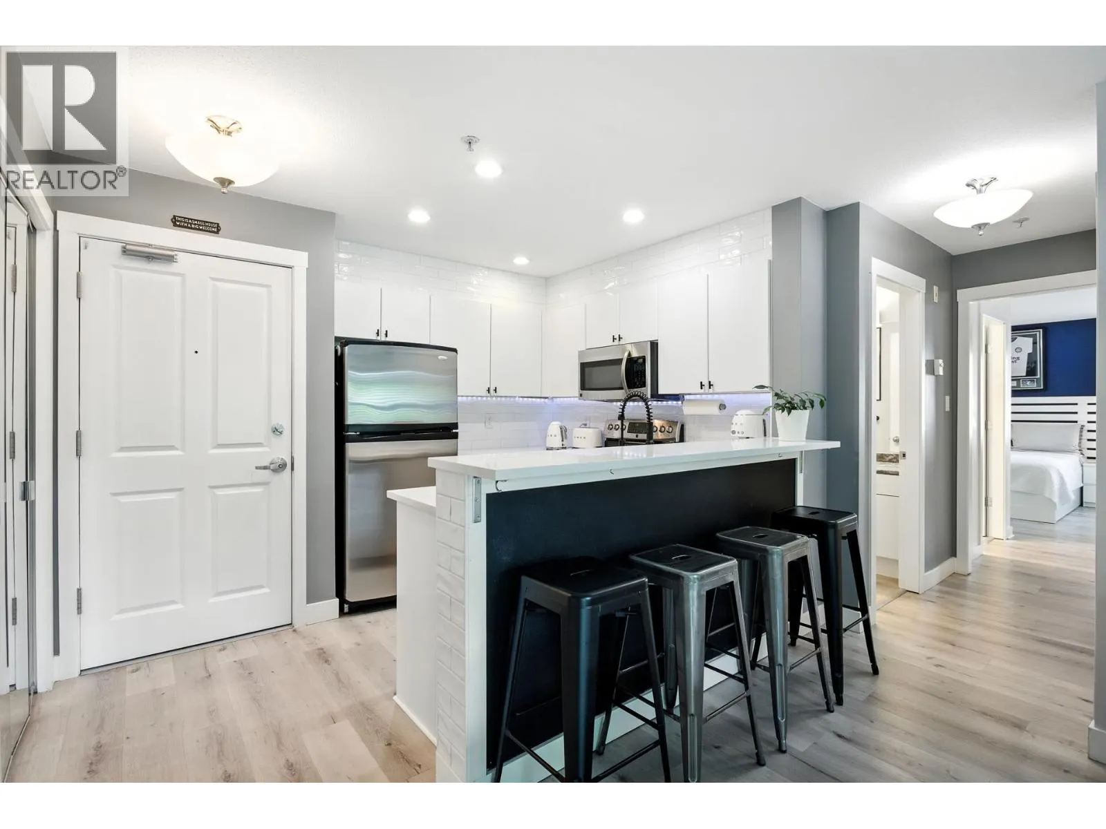 404 225 NEWPORT DRIVE