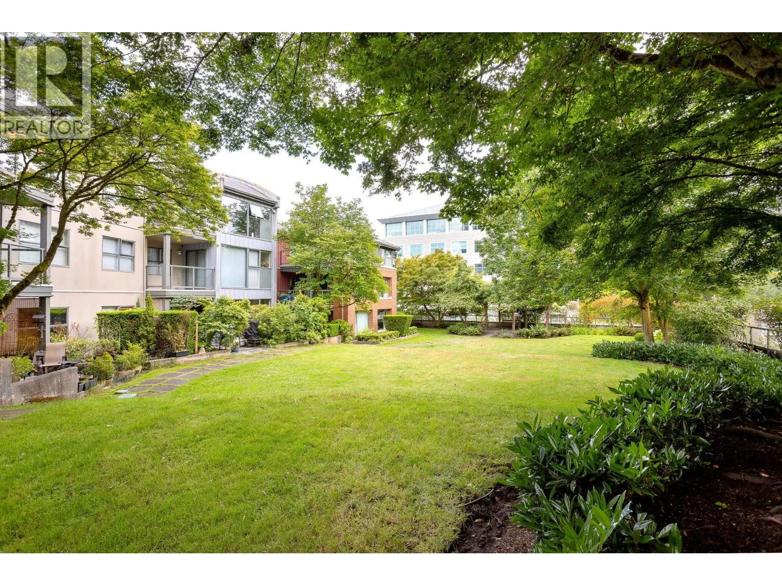 404 225 NEWPORT DRIVE