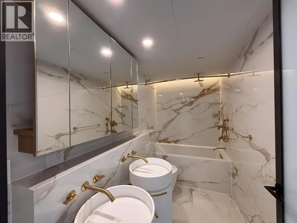 2702 1033 NELSON STREET