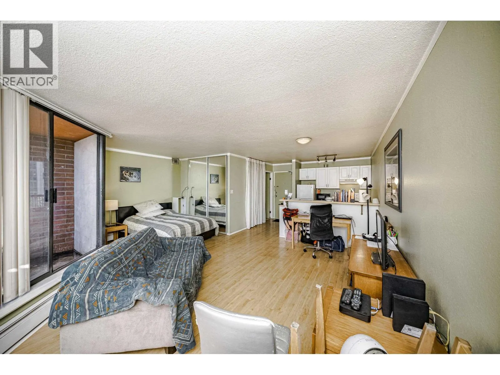 610 1330 BURRARD STREET