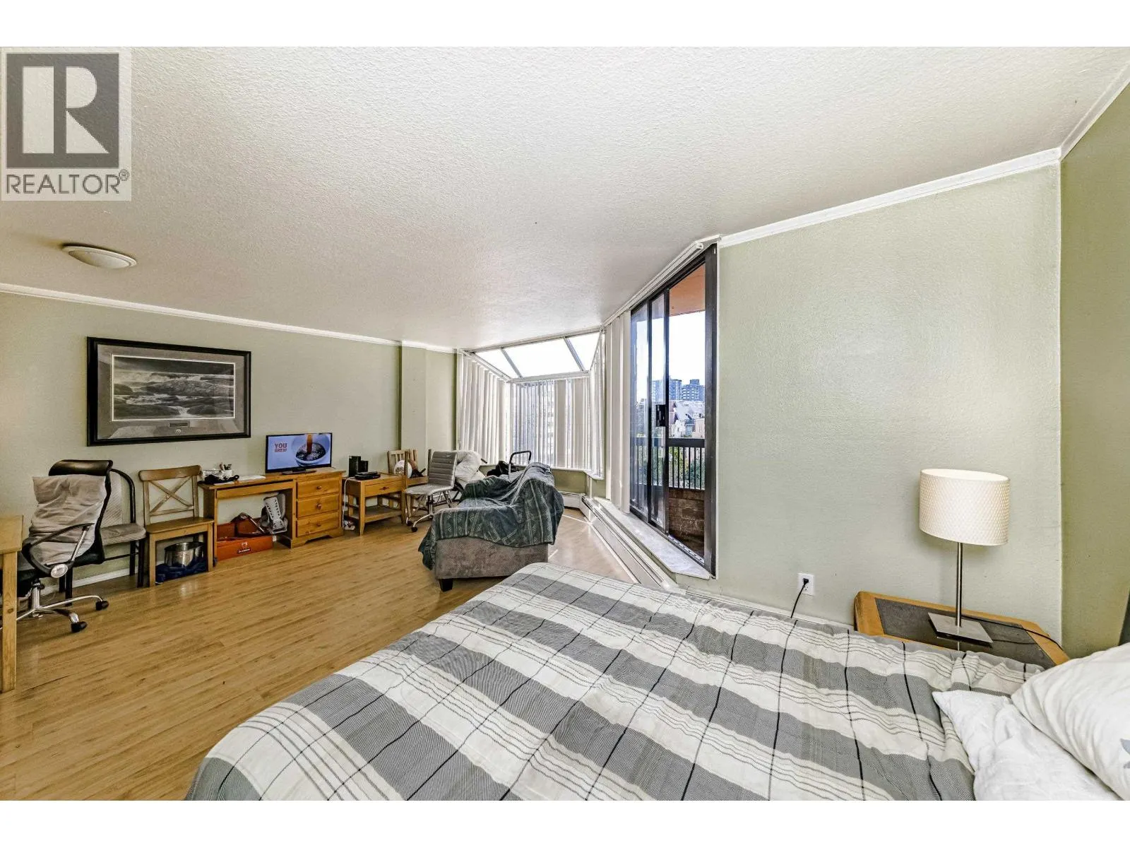 610 1330 BURRARD STREET