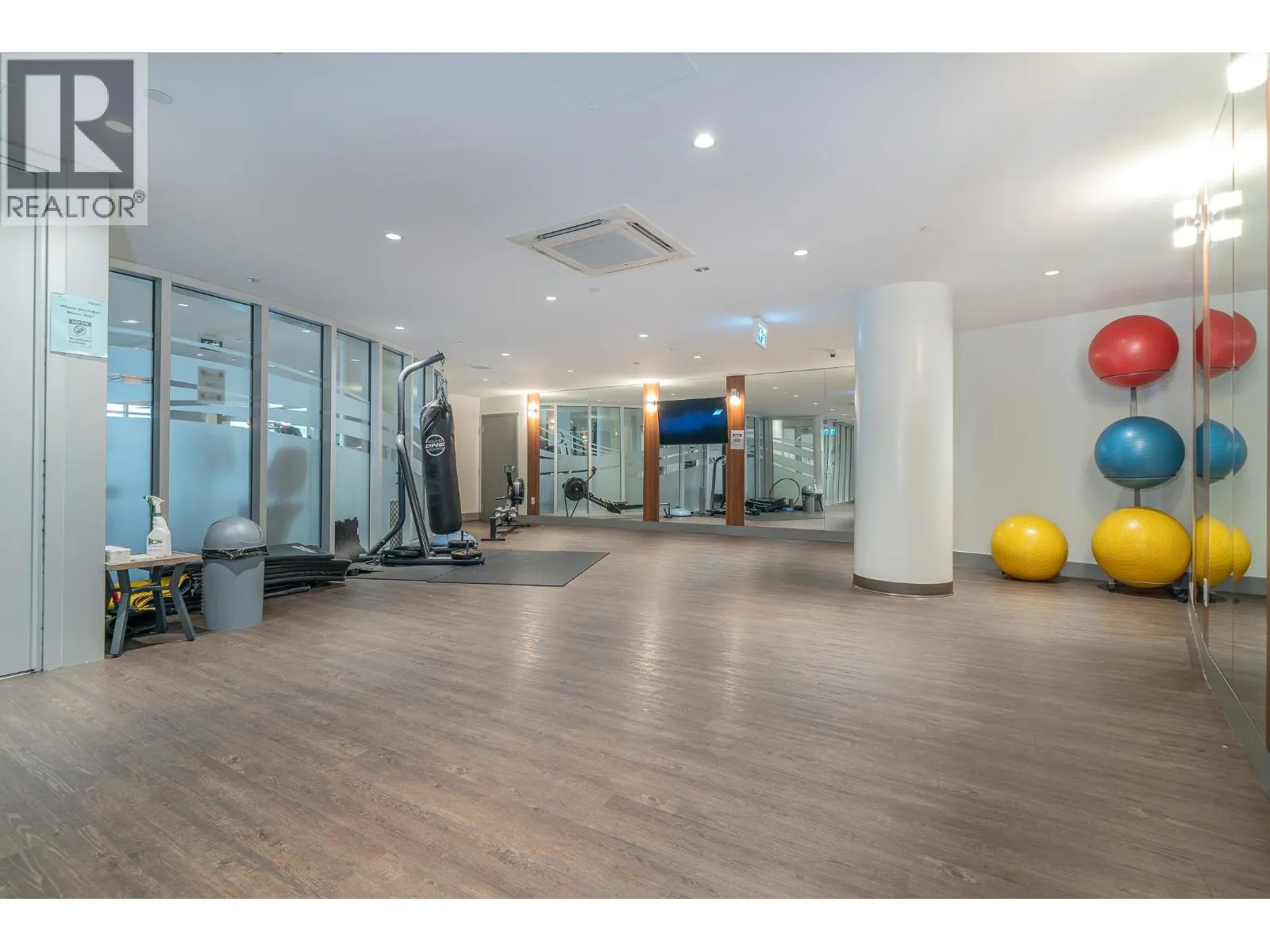 2601 1788 GILMORE AVENUE