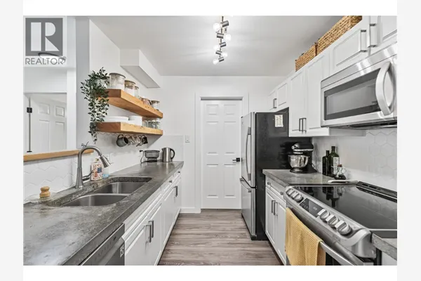 404 12206 224 STREET