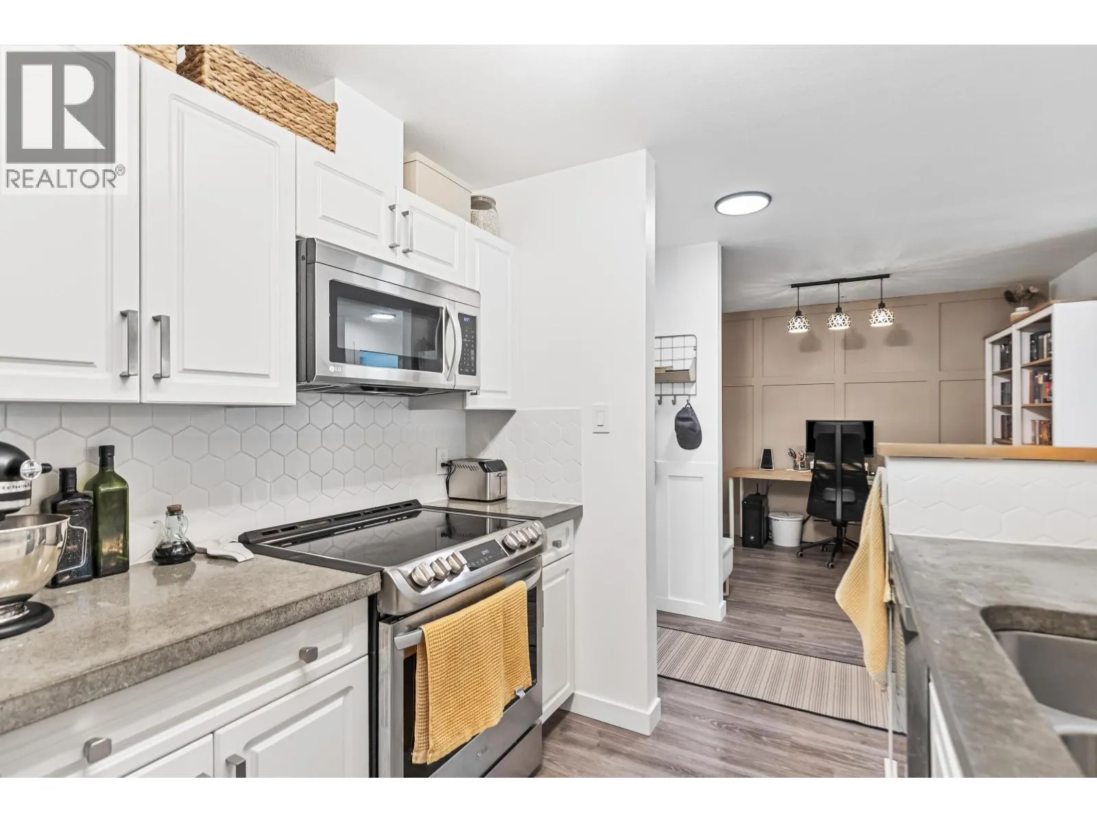 404 12206 224 STREET