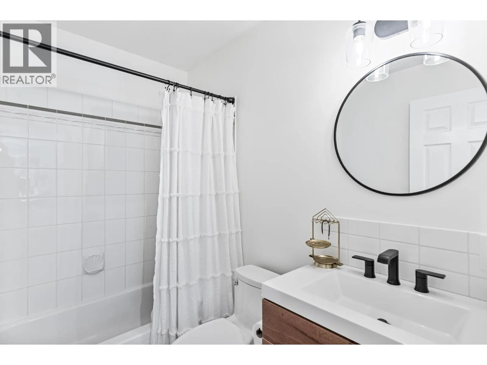 404 12206 224 STREET