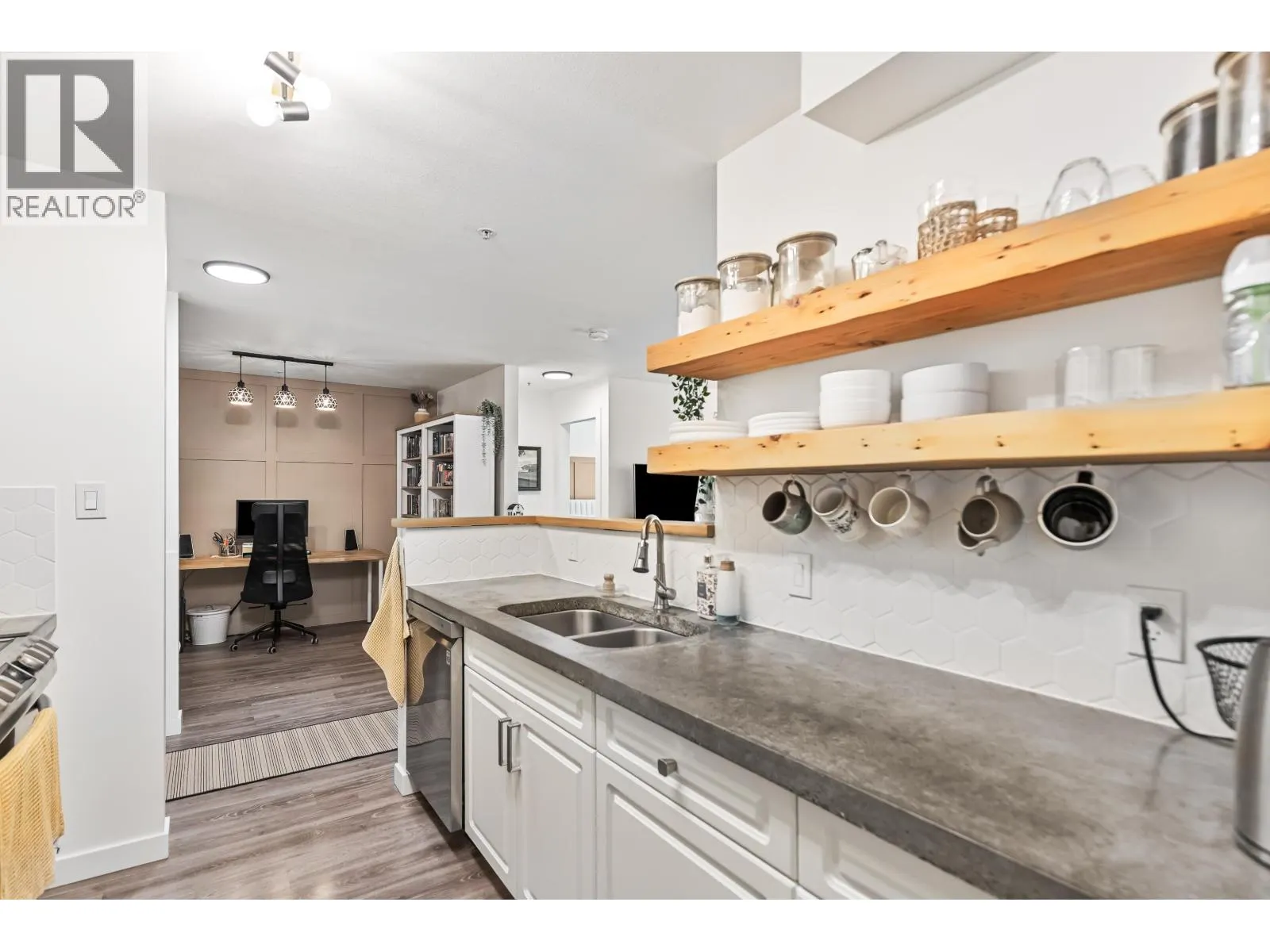 404 12206 224 STREET