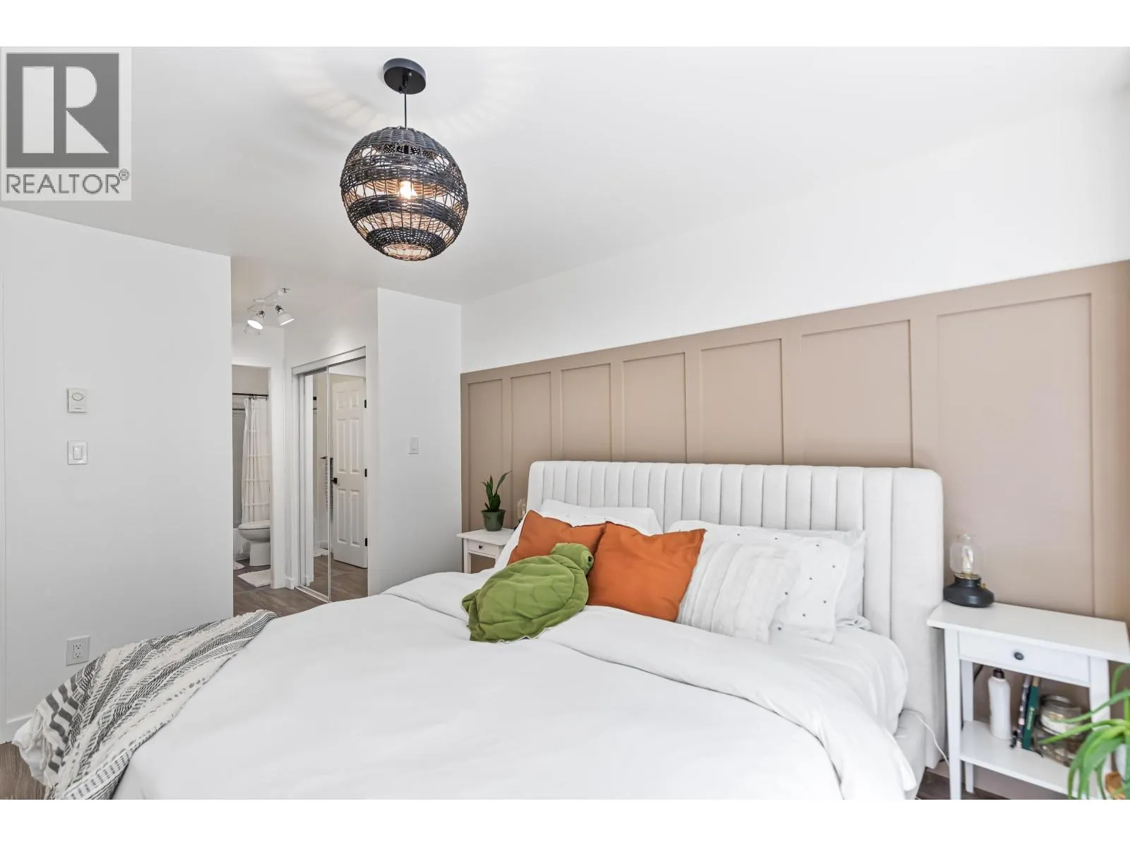 404 12206 224 STREET