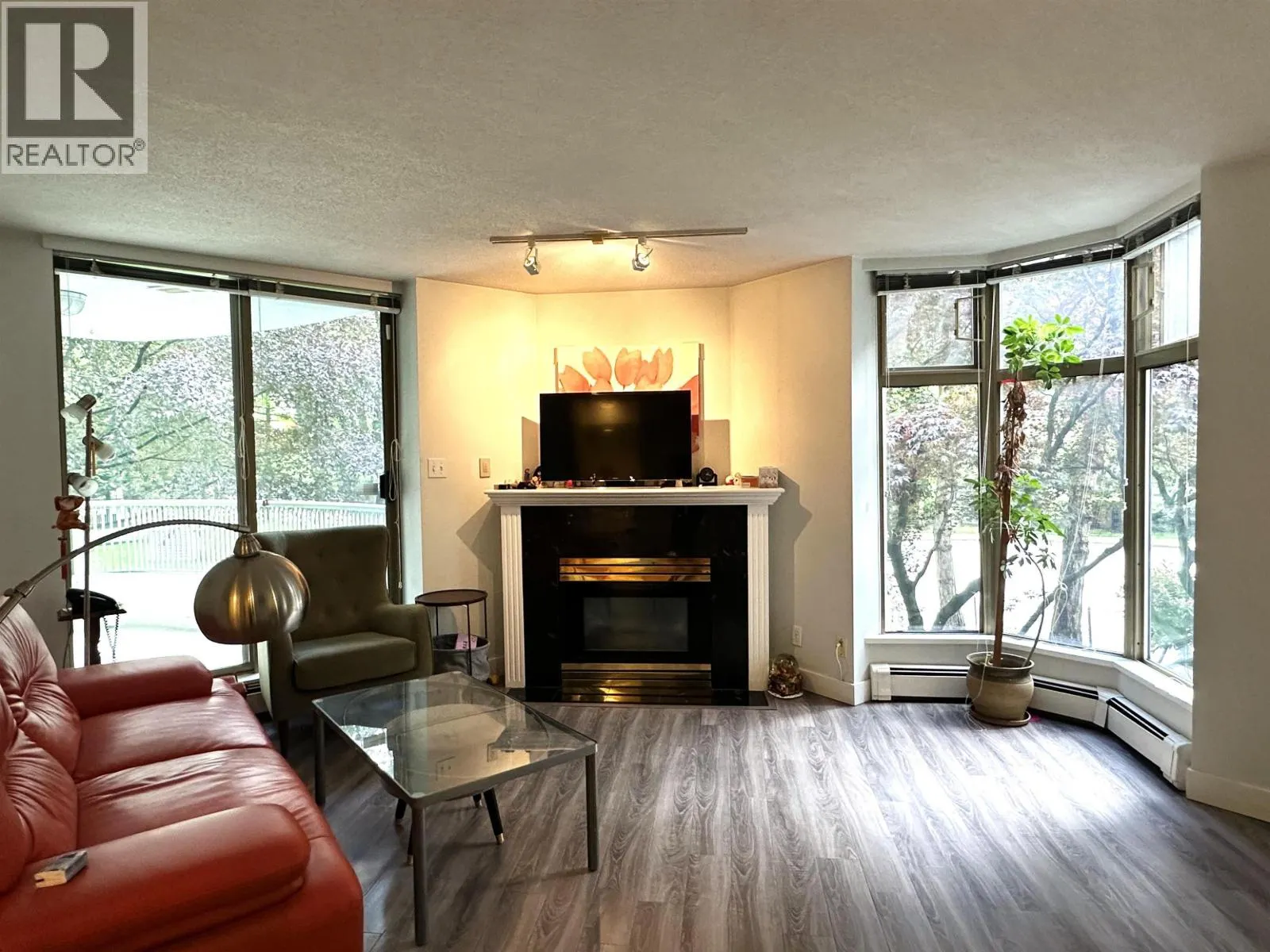 201 6188 PATTERSON AVENUE