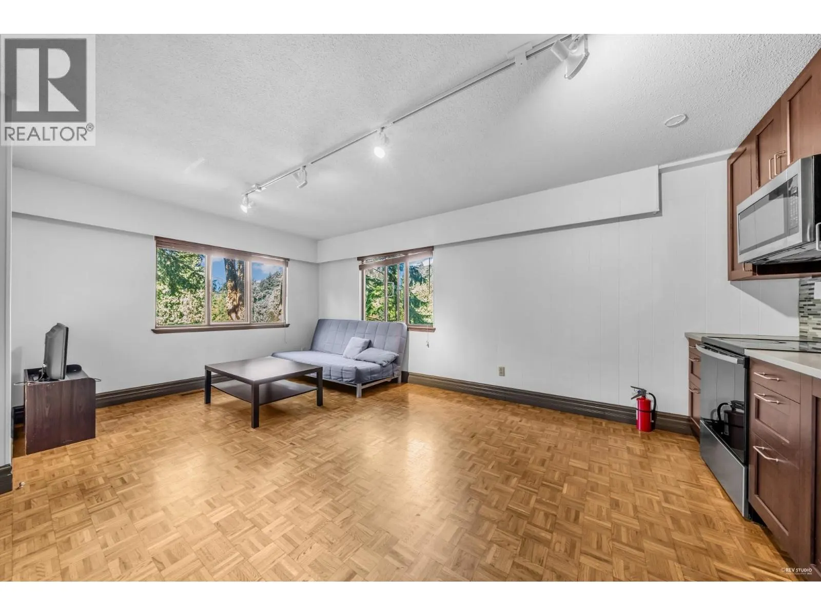 3845 BAYRIDGE AVENUE