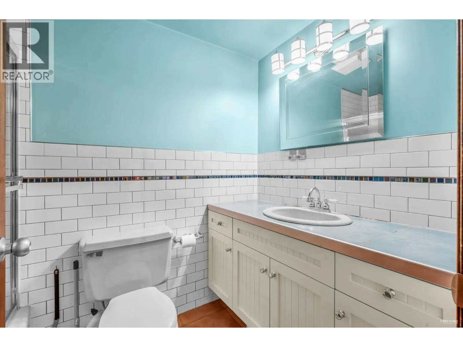 3845 BAYRIDGE AVENUE