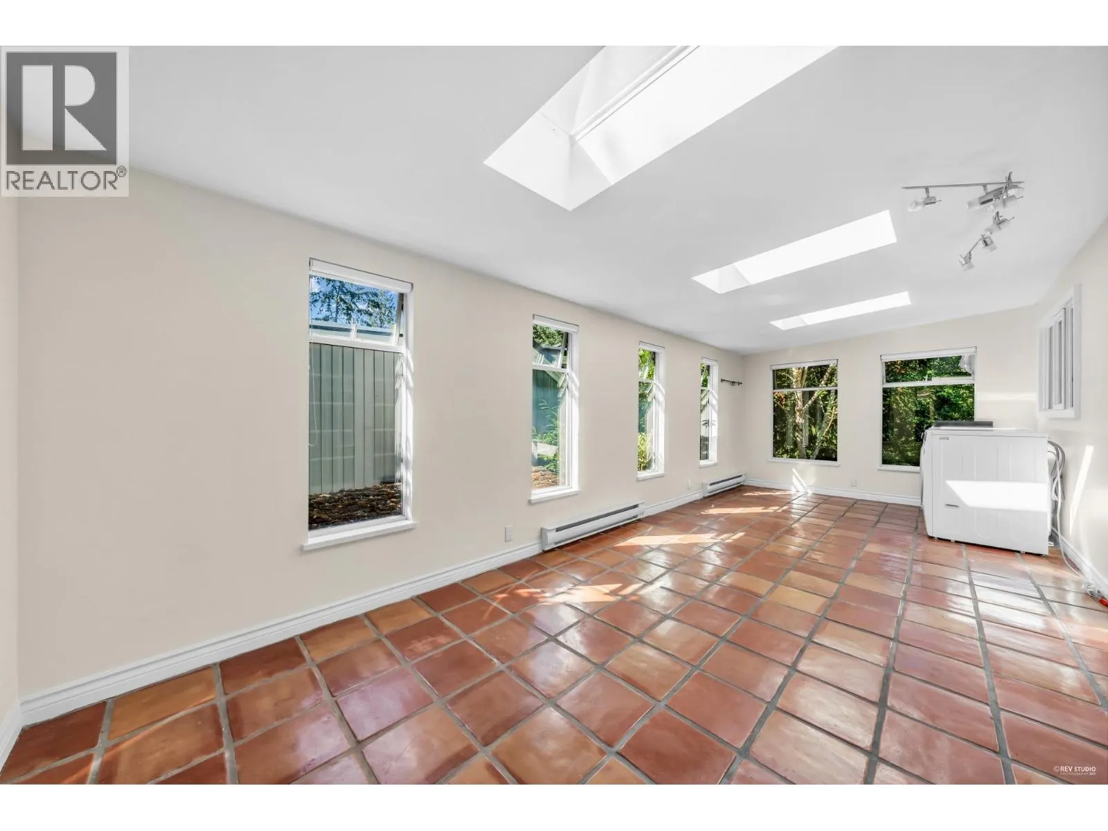 3845 BAYRIDGE AVENUE