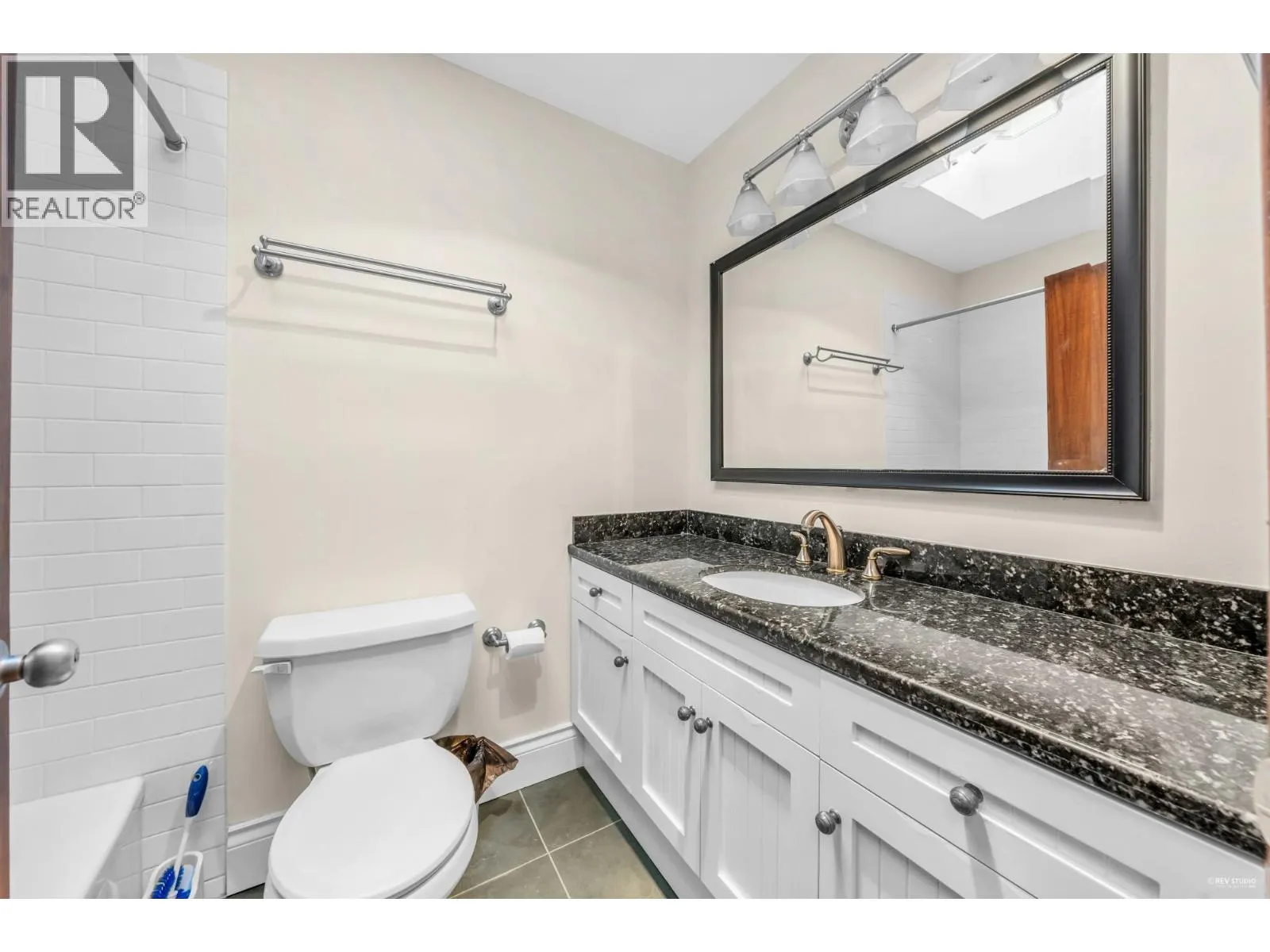 3845 BAYRIDGE AVENUE