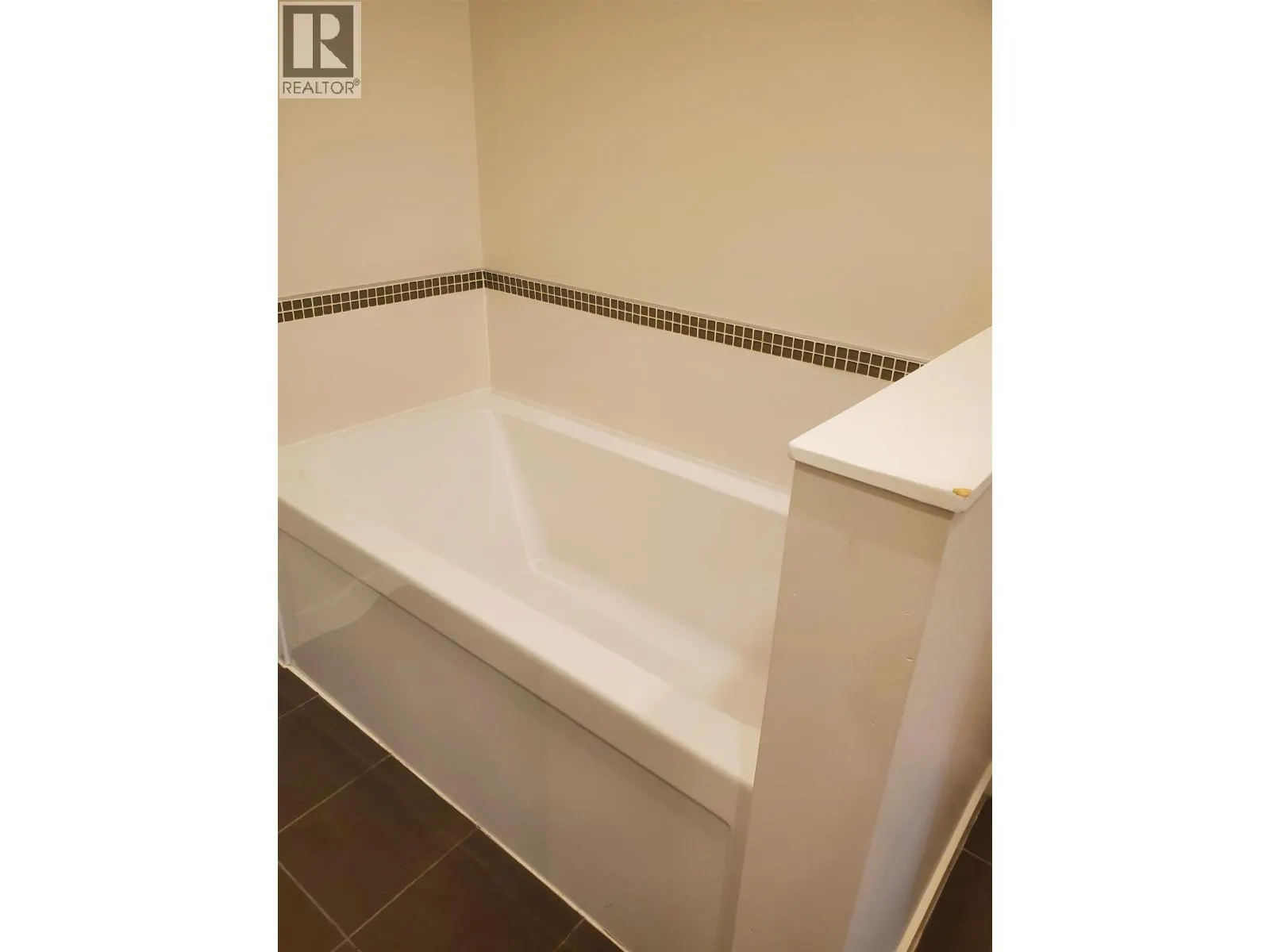 412 1205 HOWE STREET