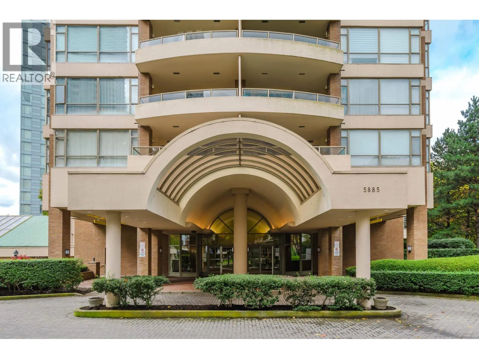 702 5885 OLIVE AVENUE