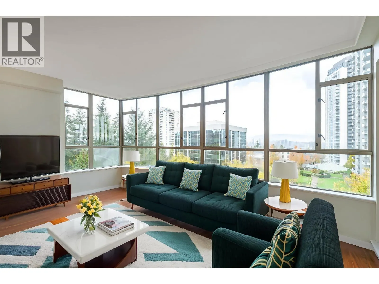 702 5885 OLIVE AVENUE