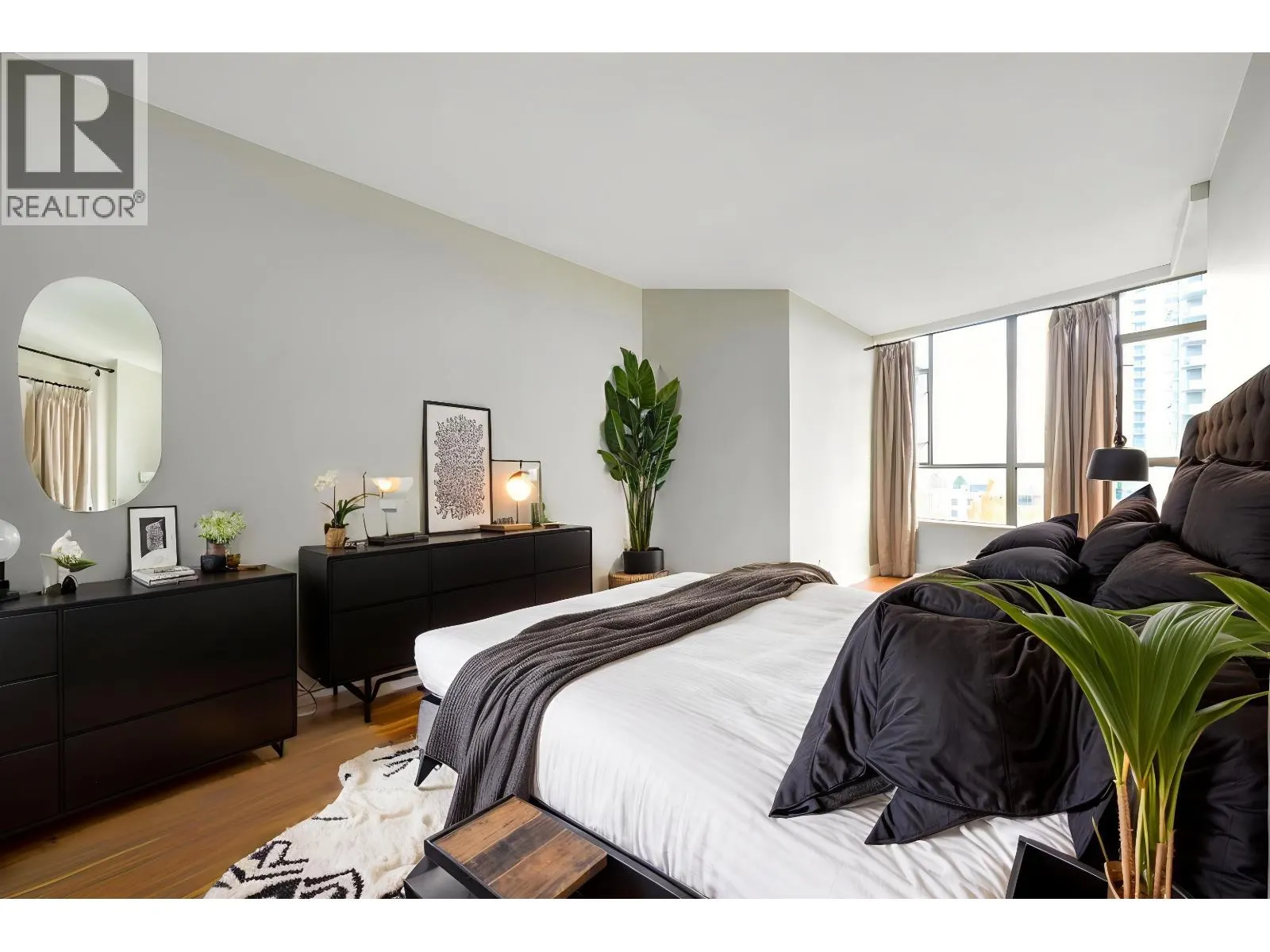 702 5885 OLIVE AVENUE