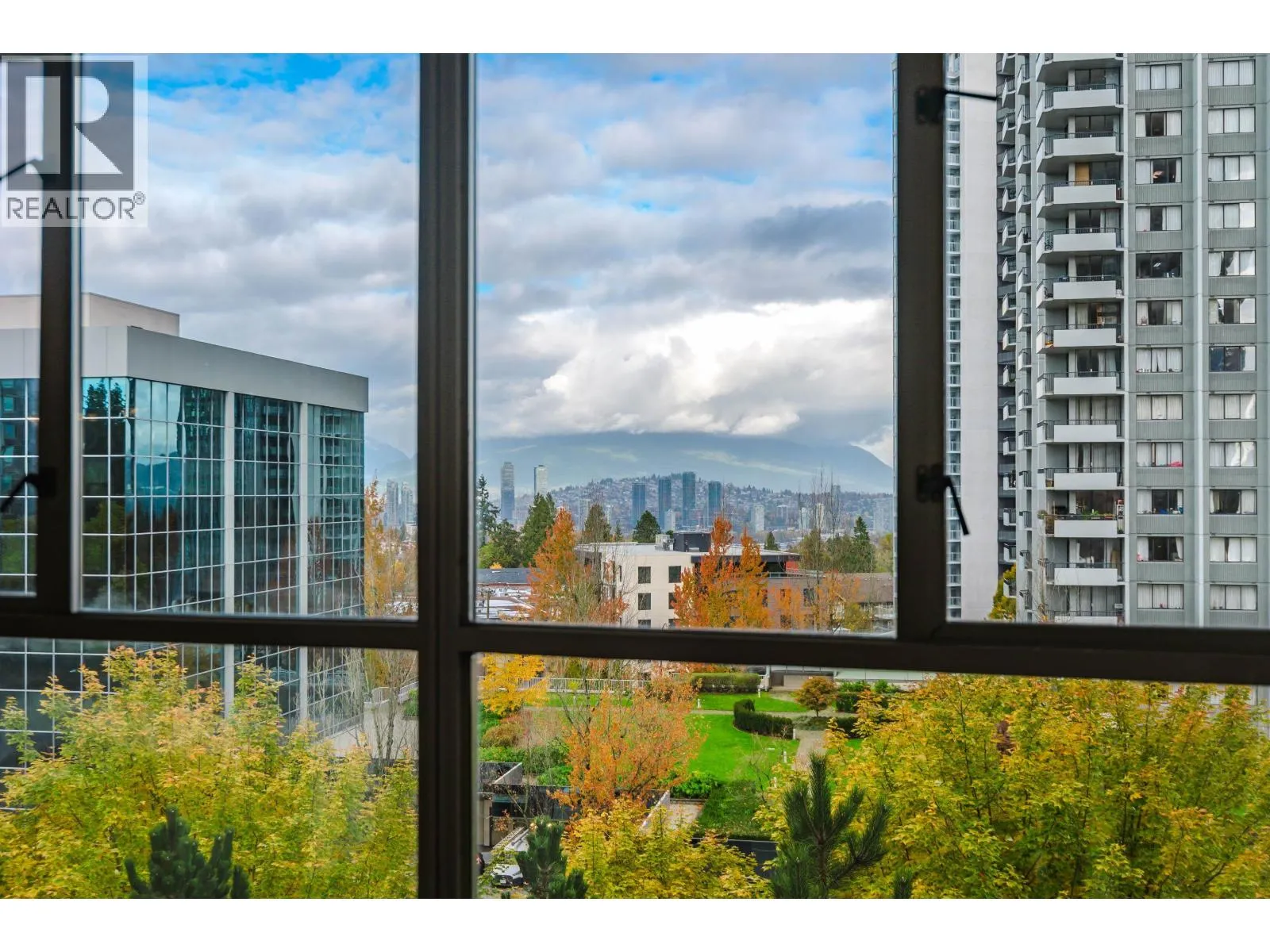 702 5885 OLIVE AVENUE