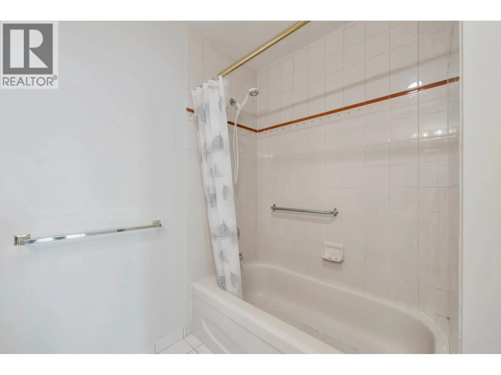 702 5885 OLIVE AVENUE