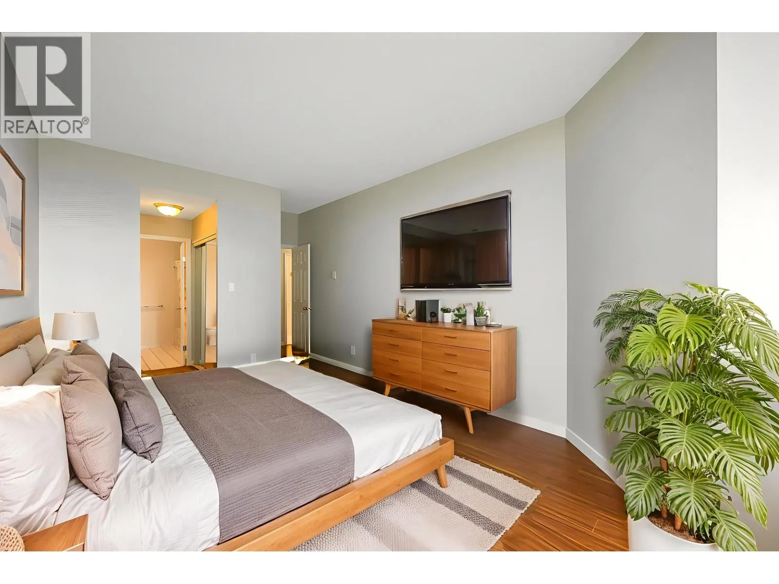 702 5885 OLIVE AVENUE