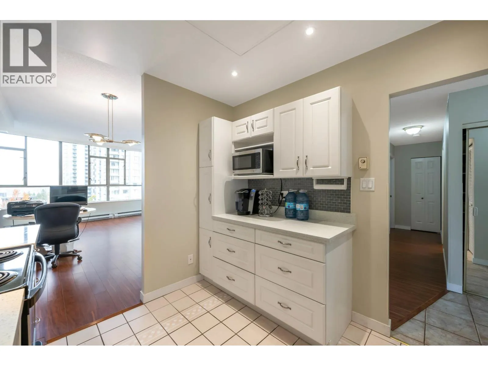 702 5885 OLIVE AVENUE