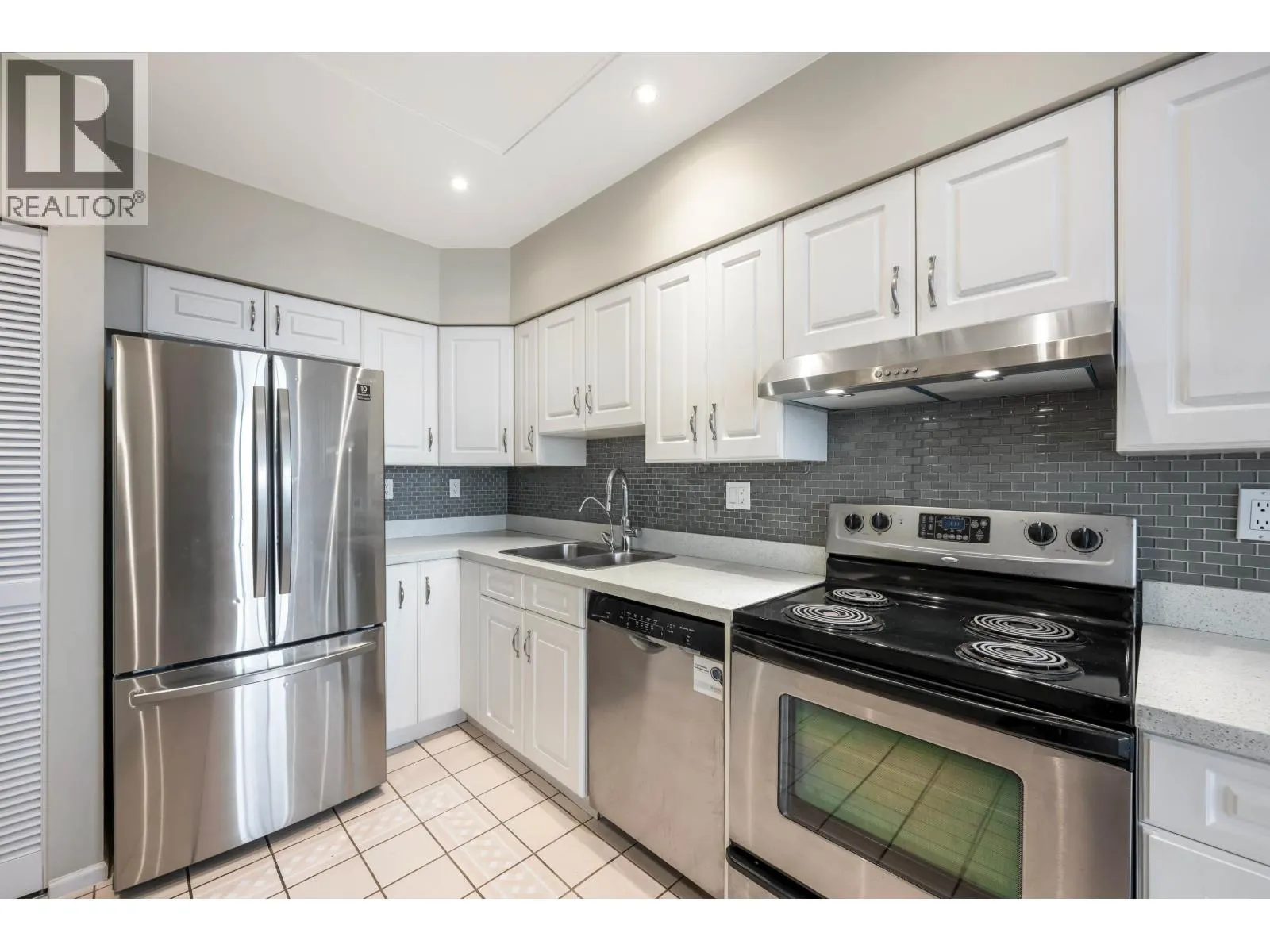 702 5885 OLIVE AVENUE