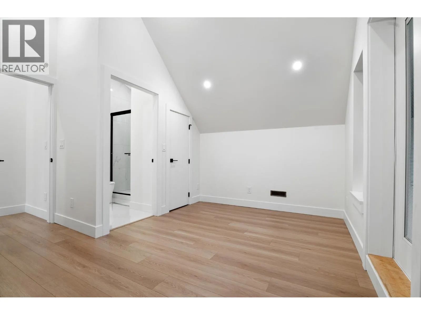 5875 CULLODEN STREET