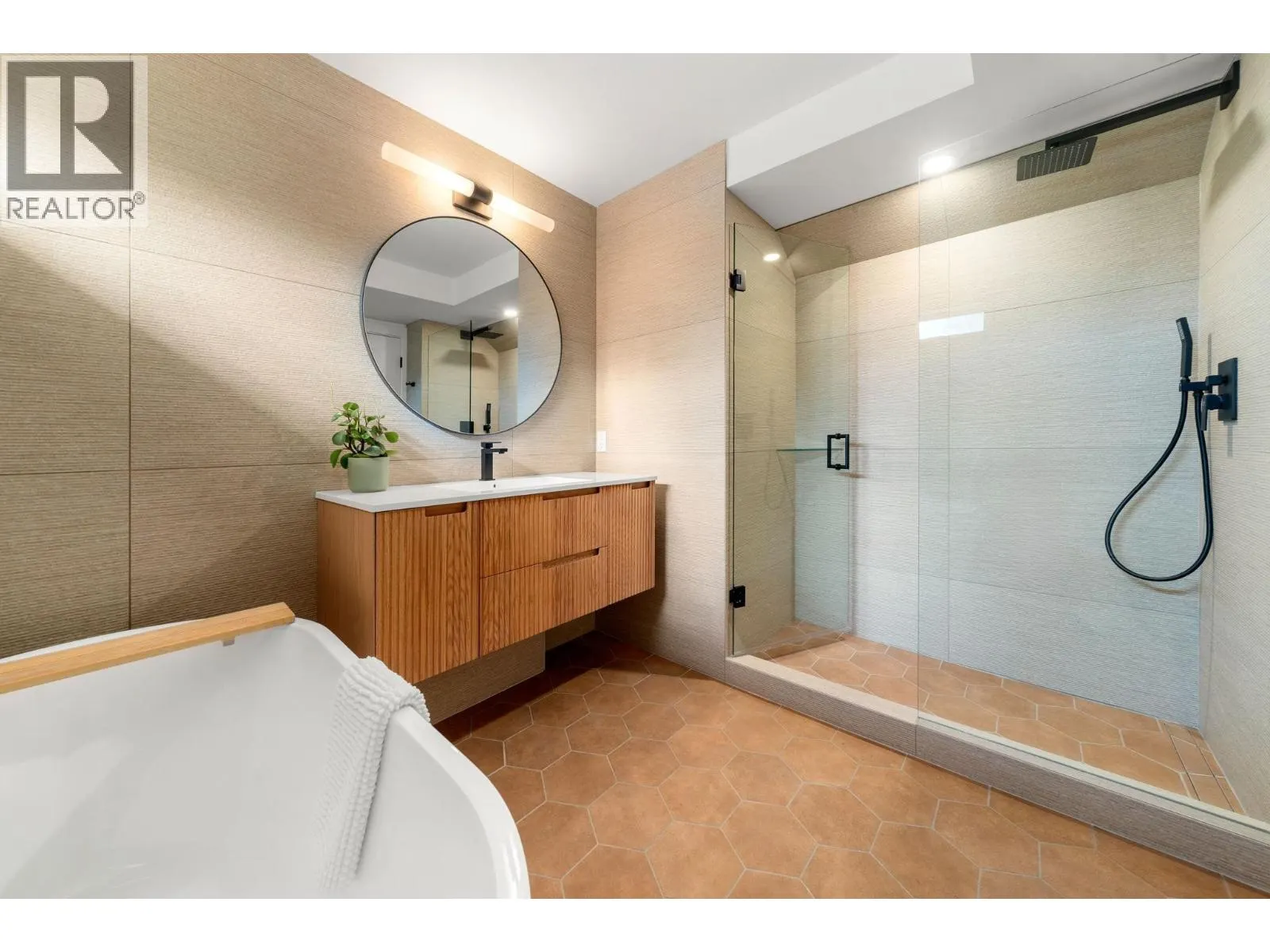 18 901 W 17TH STREET