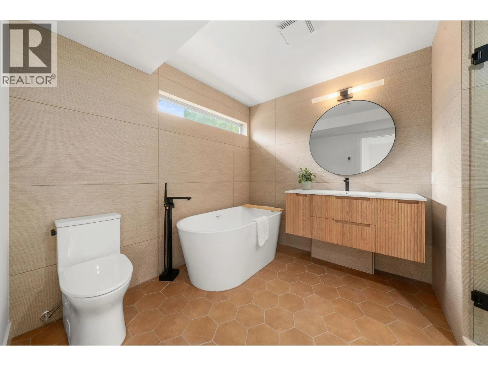 18 901 W 17TH STREET