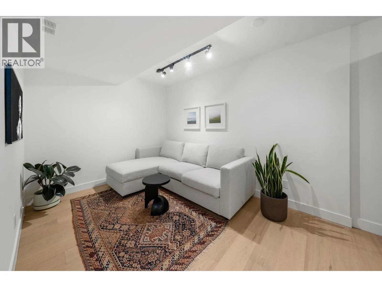 18 901 W 17TH STREET