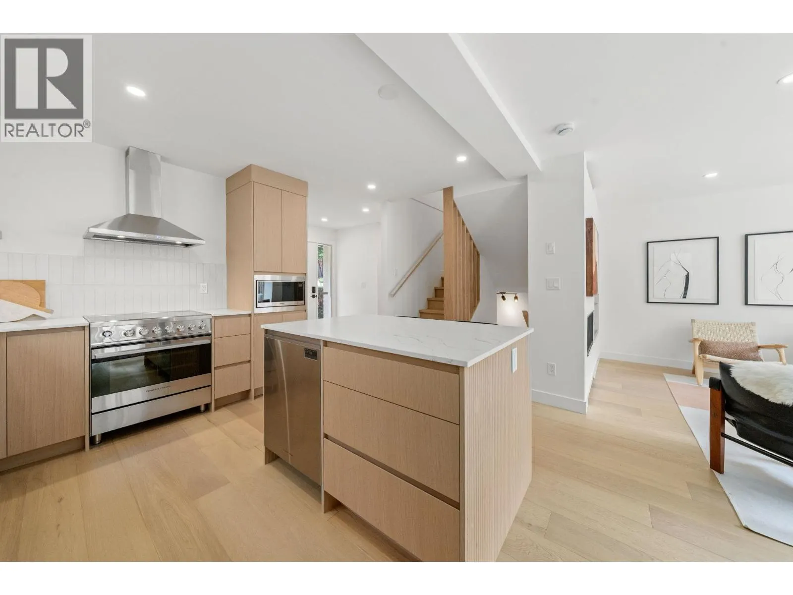 18 901 W 17TH STREET