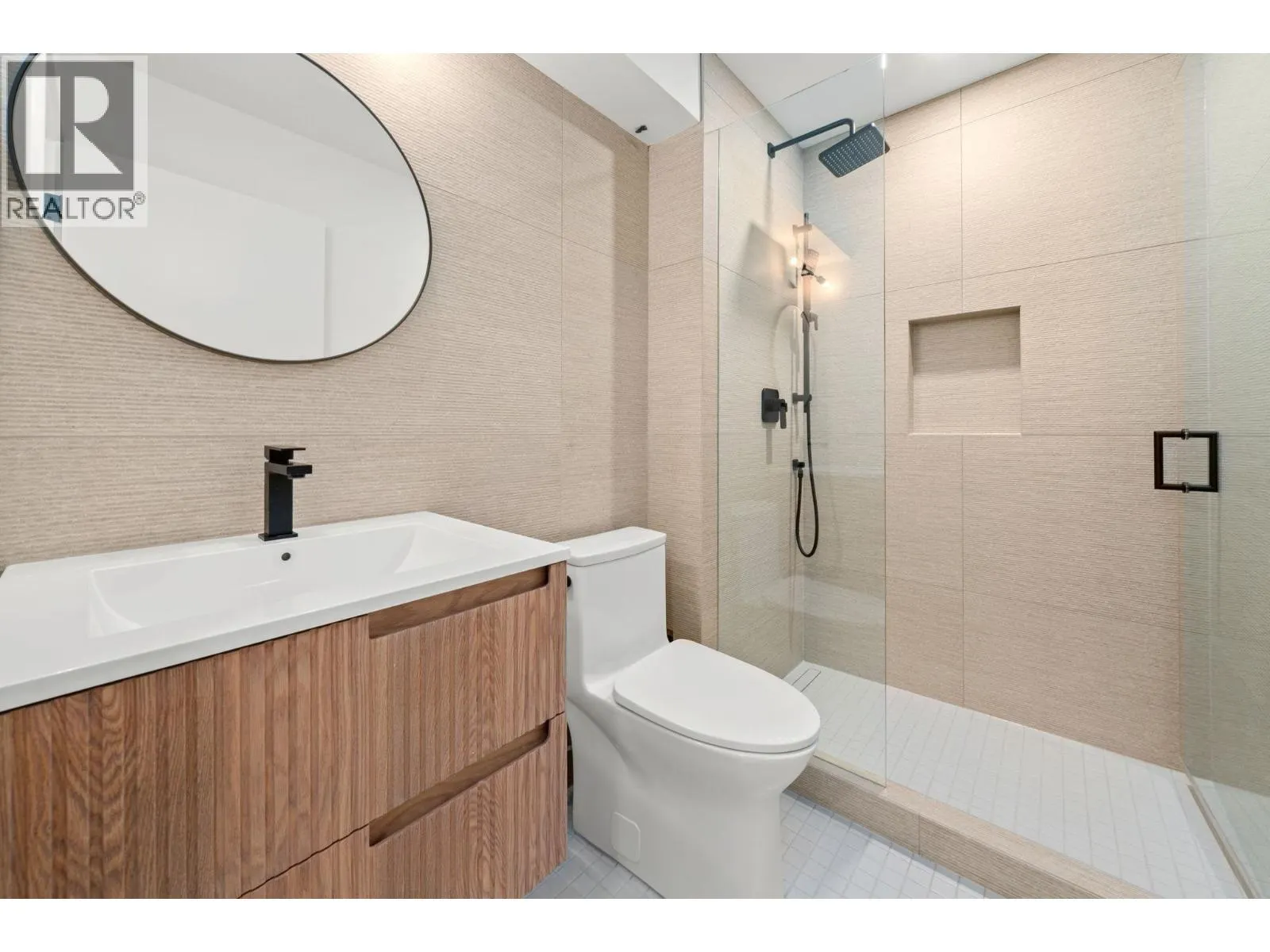 18 901 W 17TH STREET