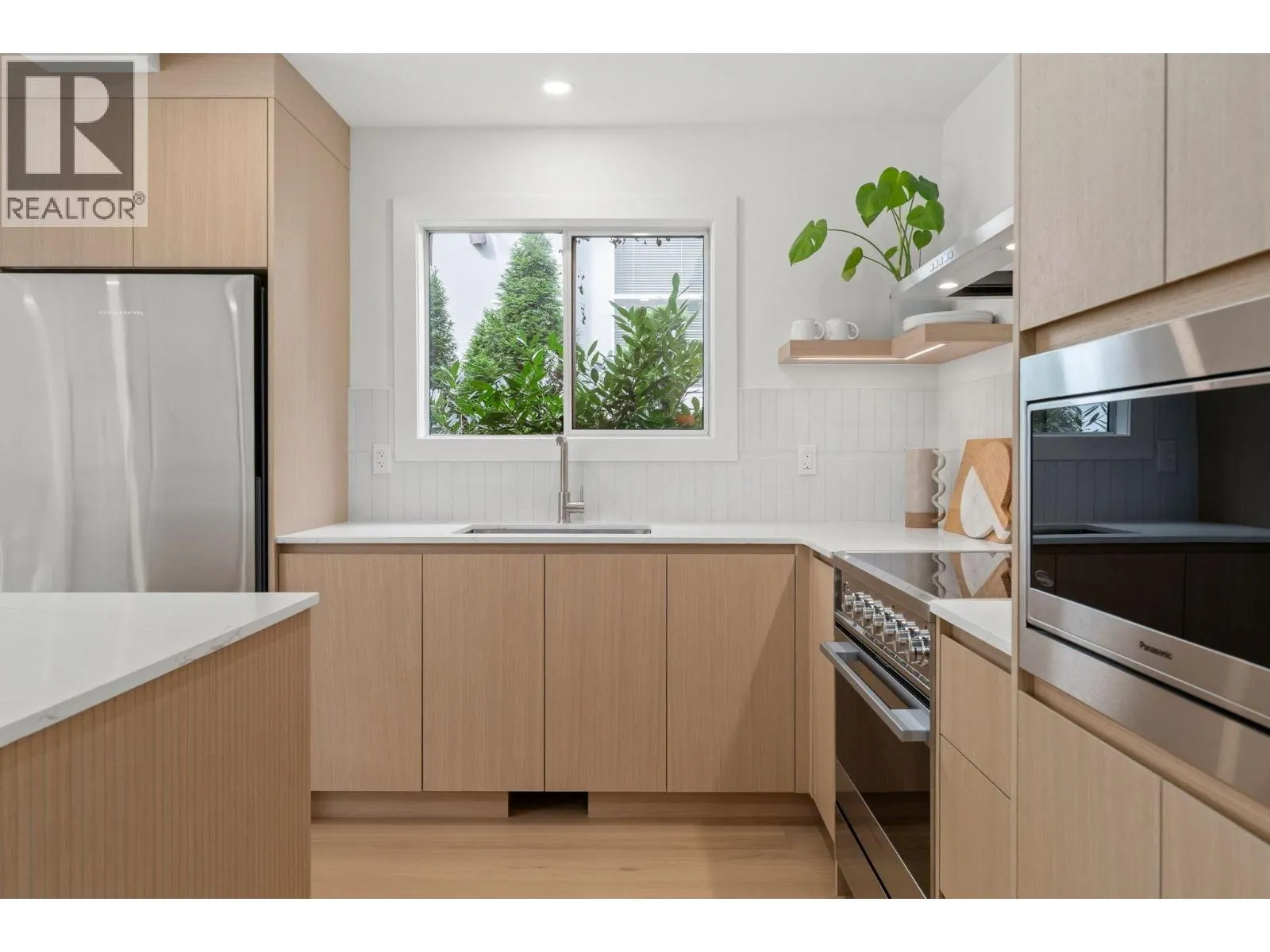 18 901 W 17TH STREET