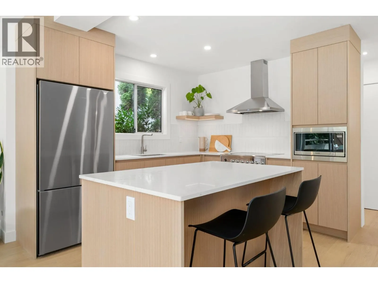 18 901 W 17TH STREET