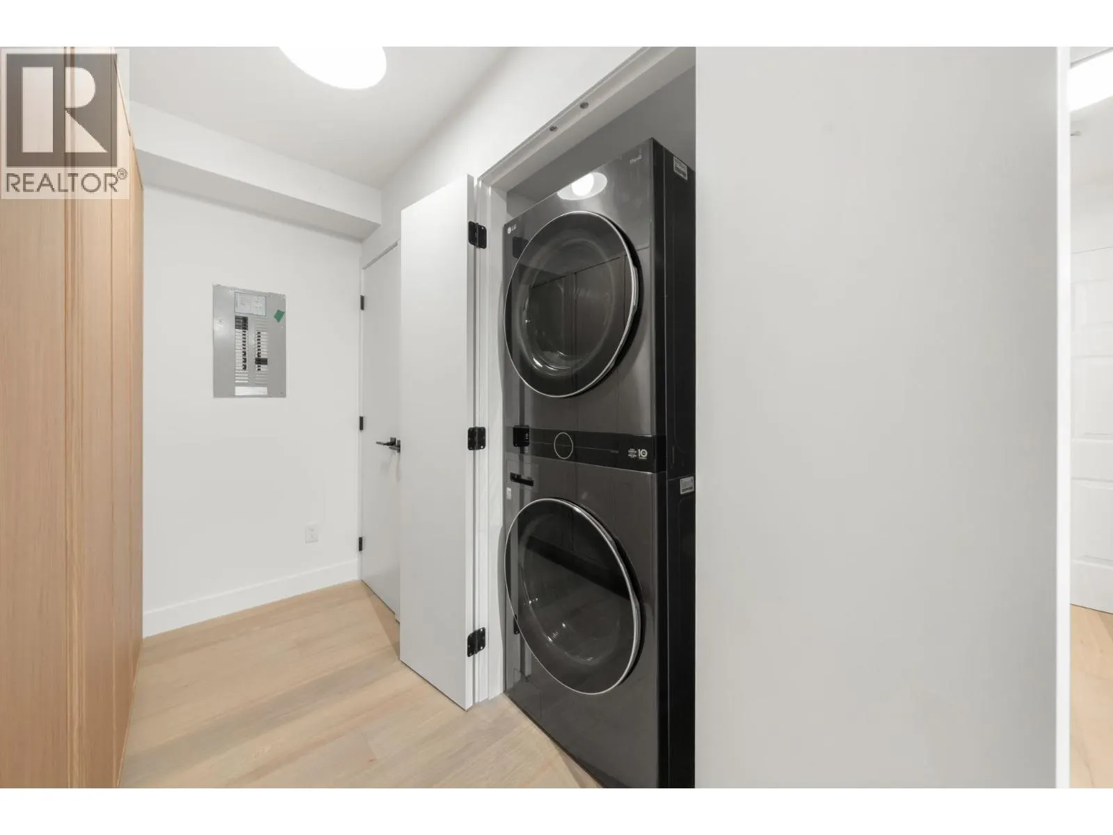 18 901 W 17TH STREET