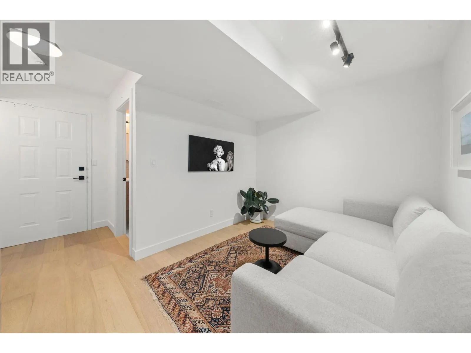 18 901 W 17TH STREET