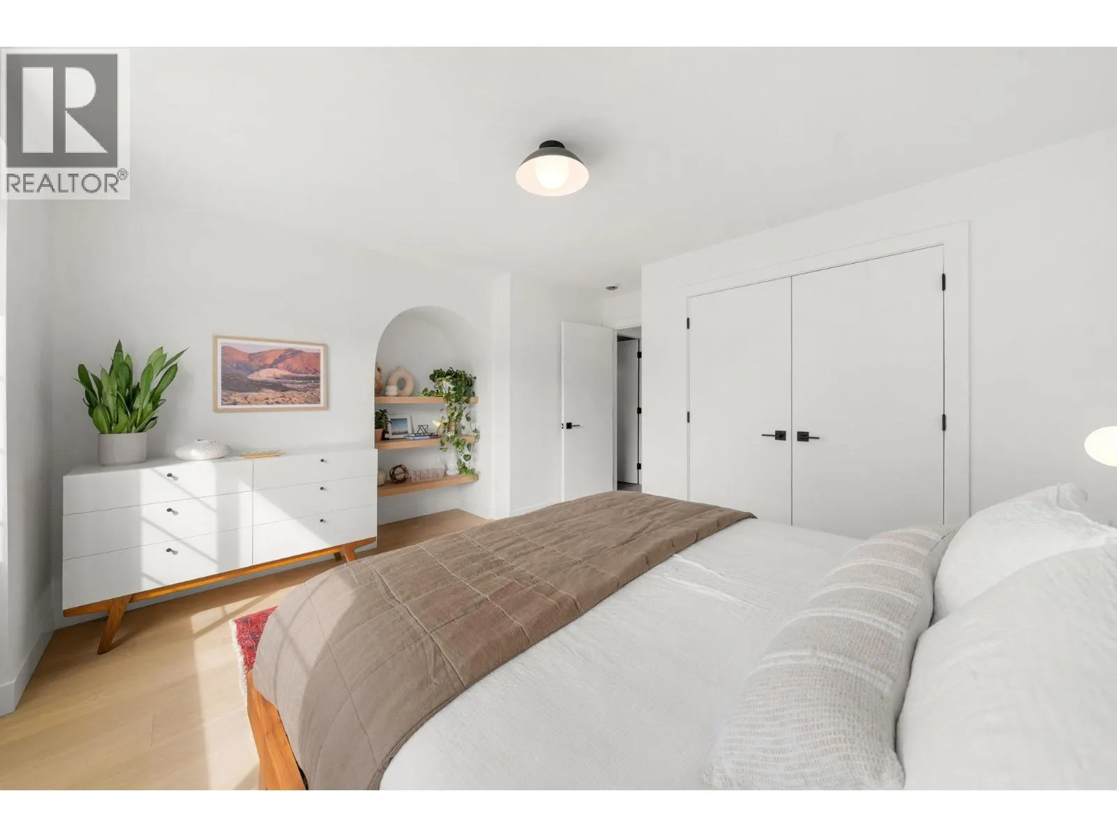 18 901 W 17TH STREET