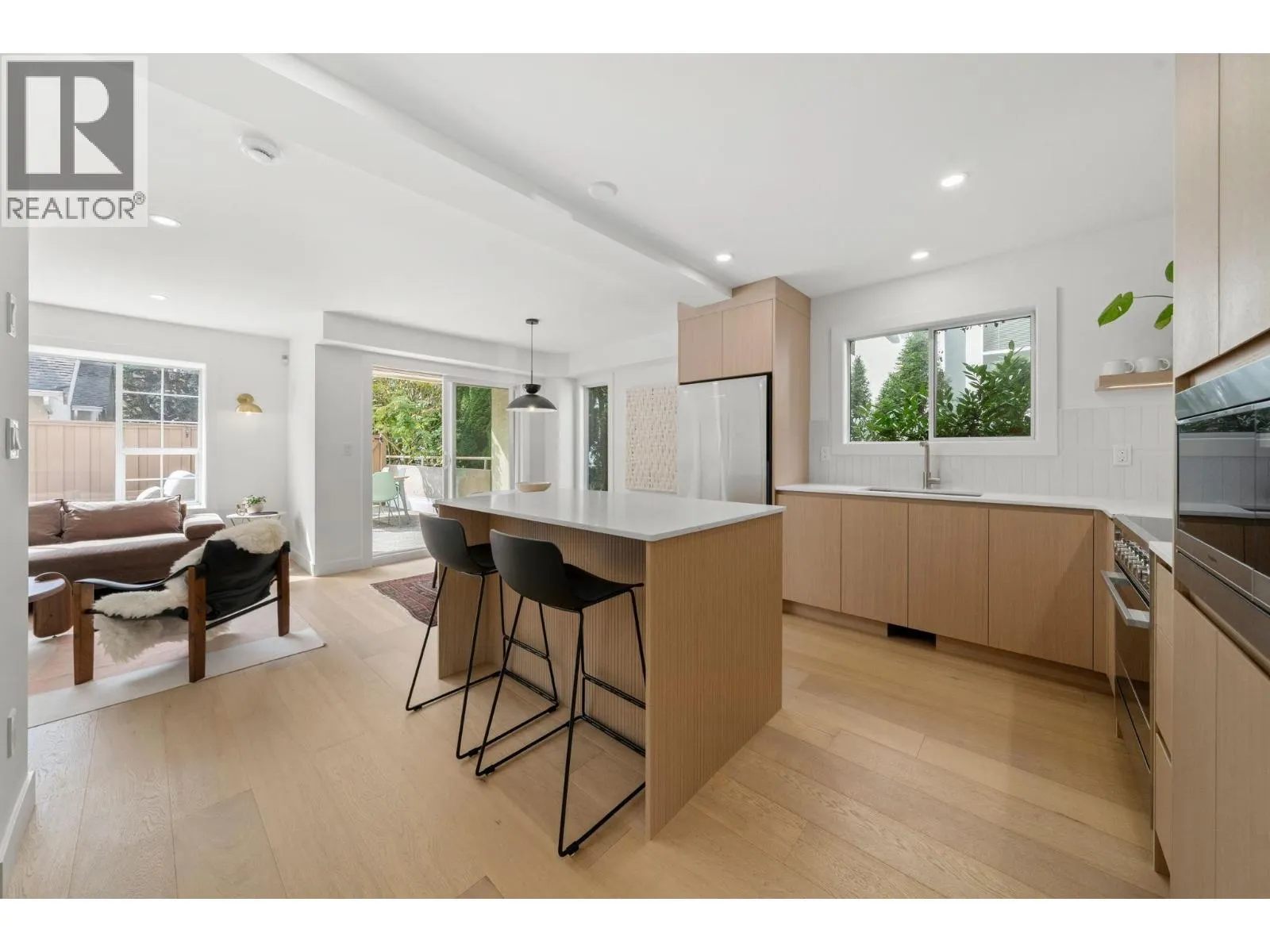 18 901 W 17TH STREET