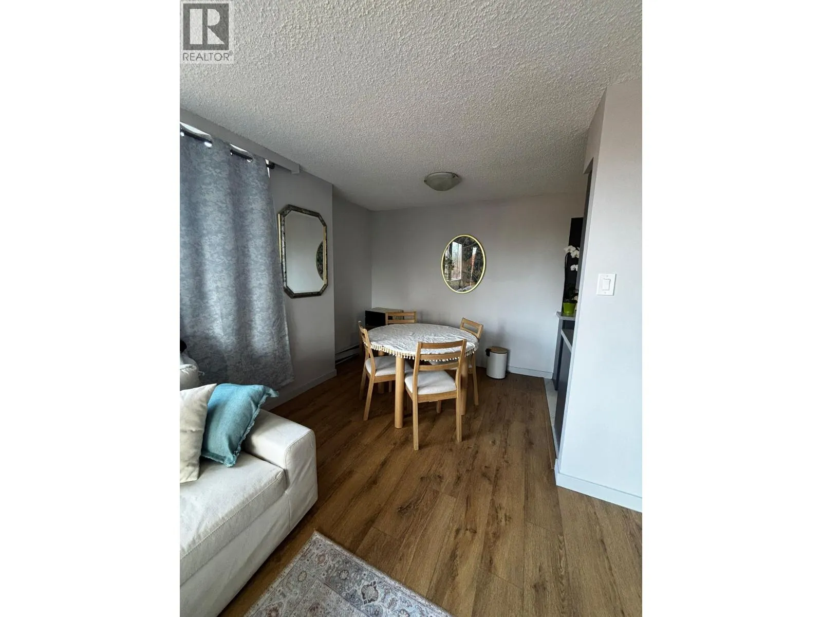 904 9521 CARDSTON COURT