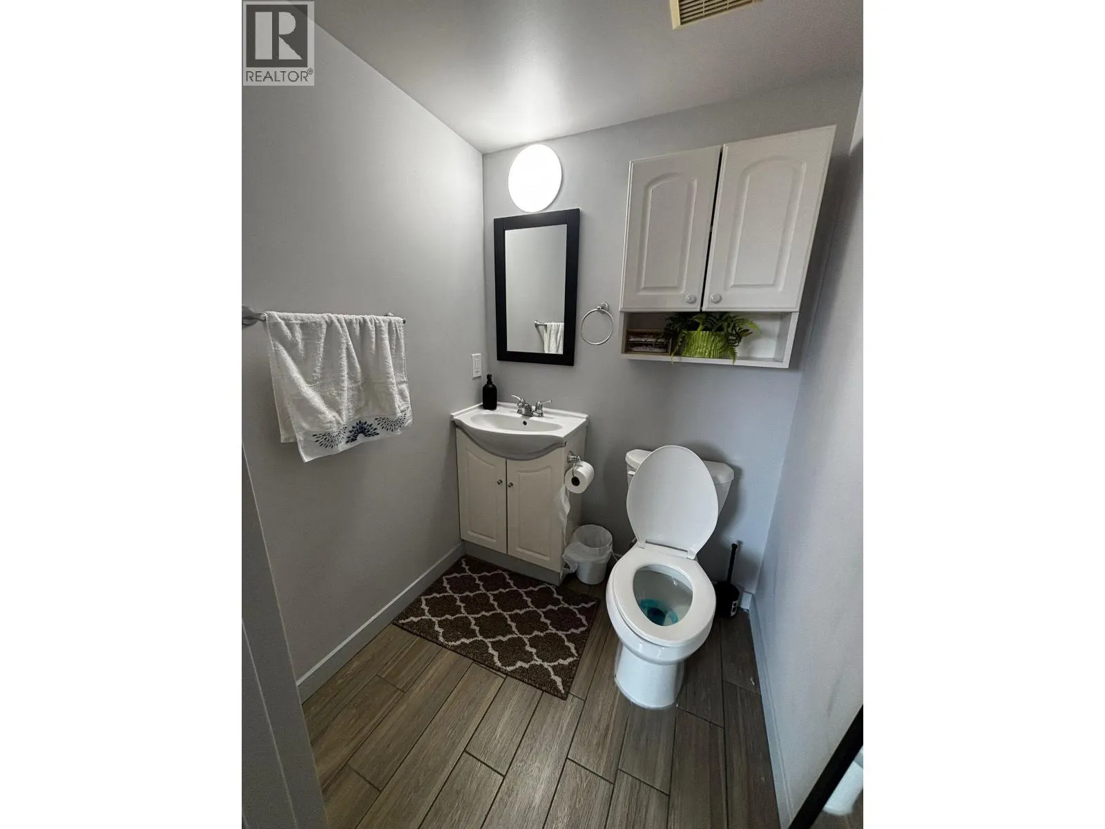 904 9521 CARDSTON COURT