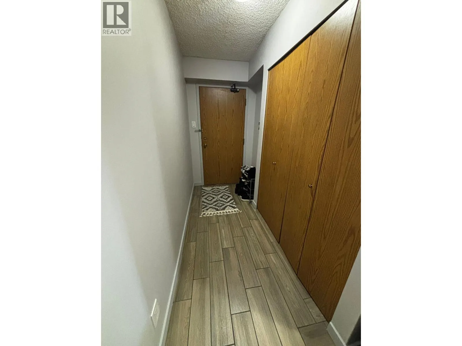 904 9521 CARDSTON COURT