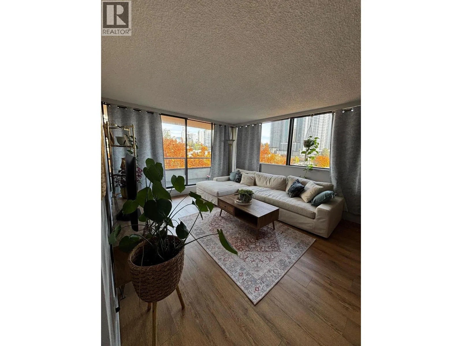 904 9521 CARDSTON COURT