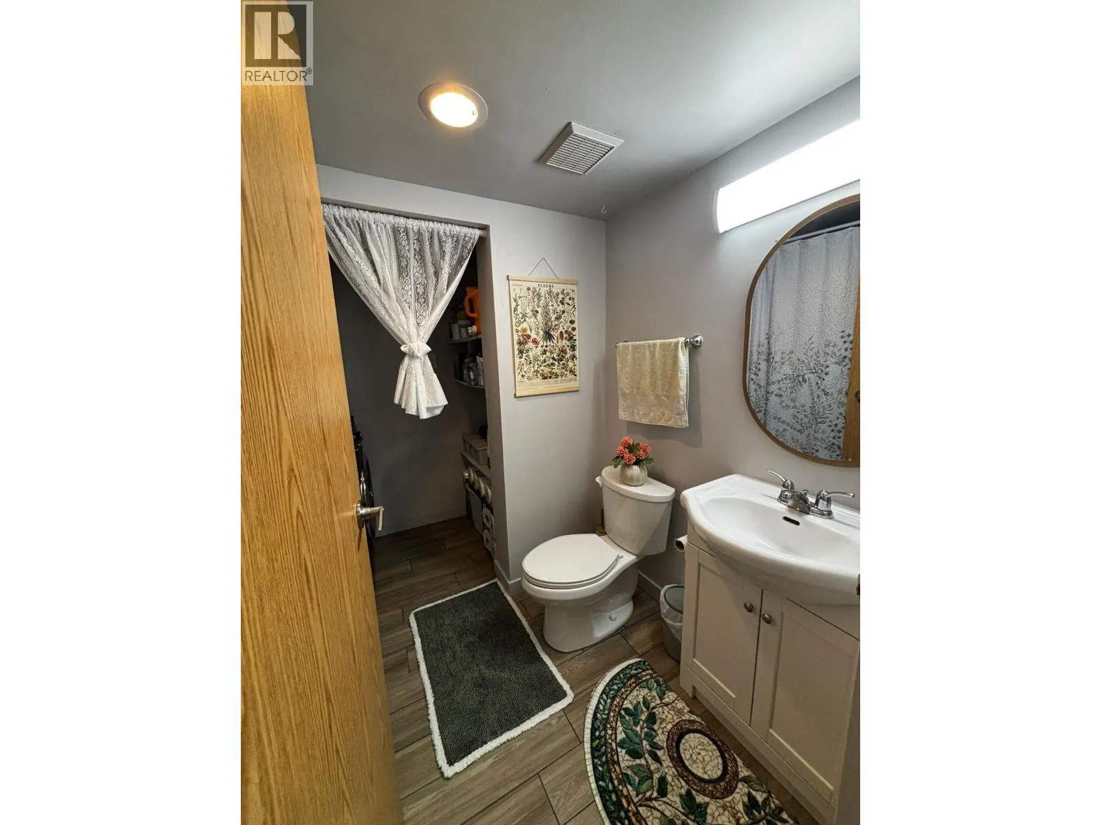 904 9521 CARDSTON COURT