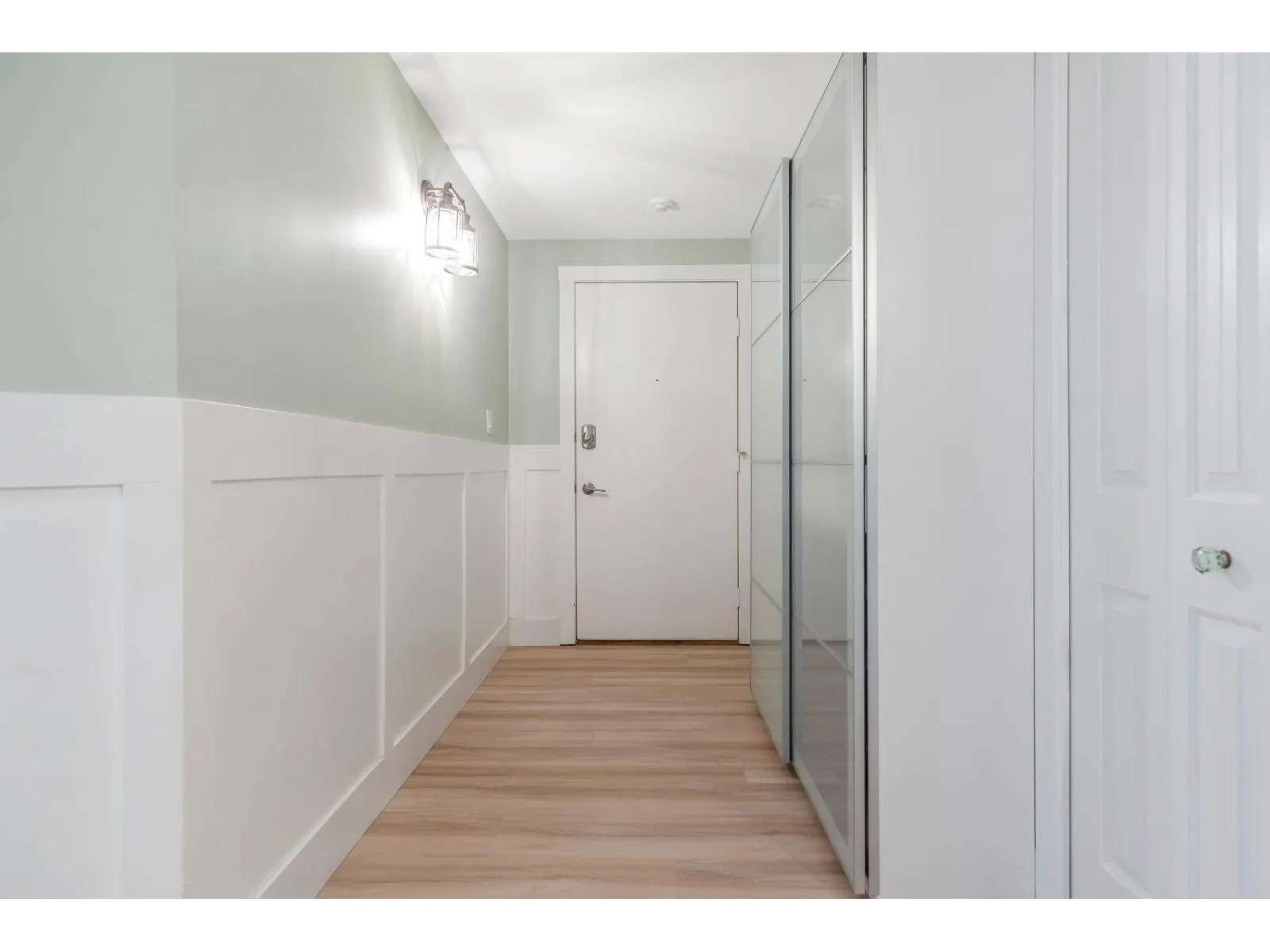 402 1480 FOSTER STREET