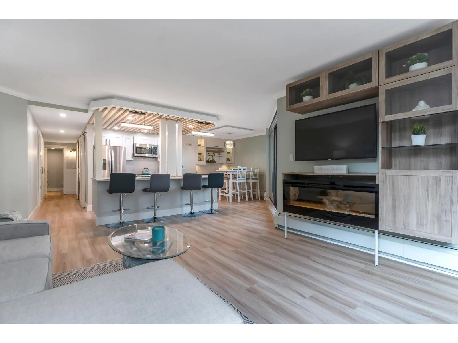 402 1480 FOSTER STREET