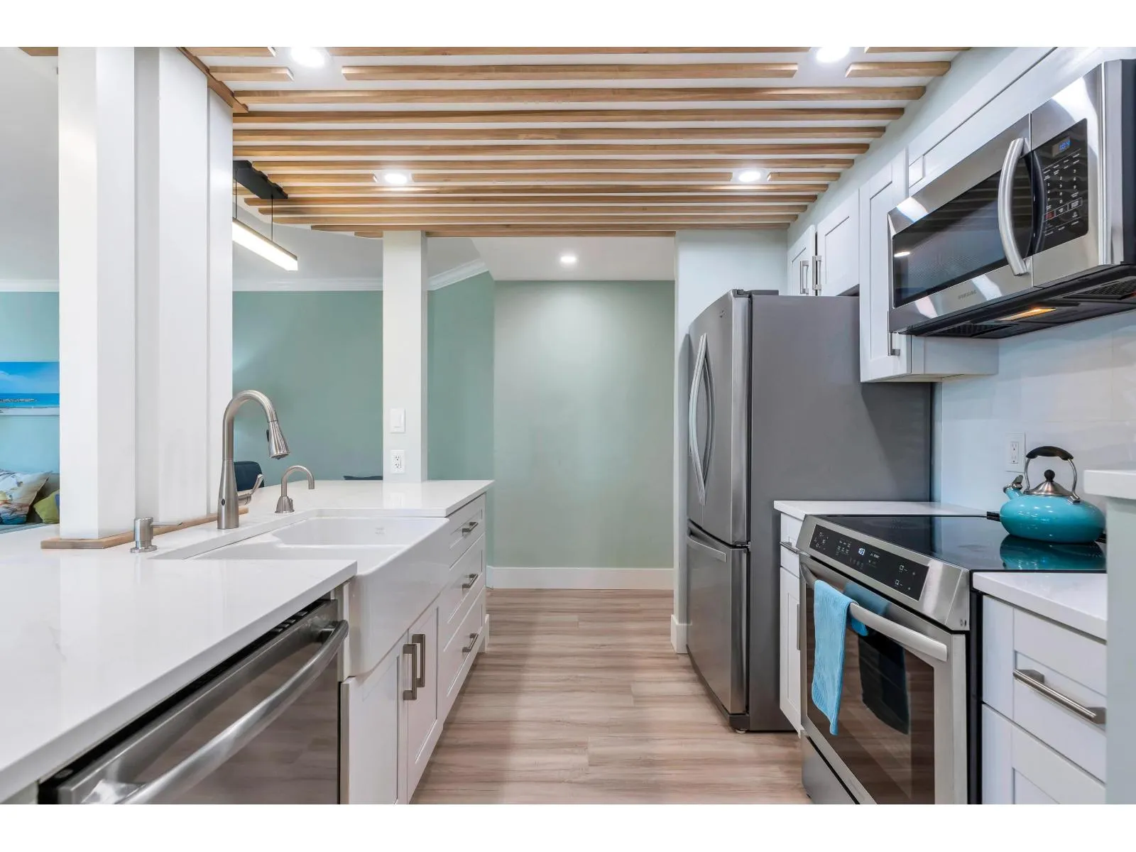 402 1480 FOSTER STREET