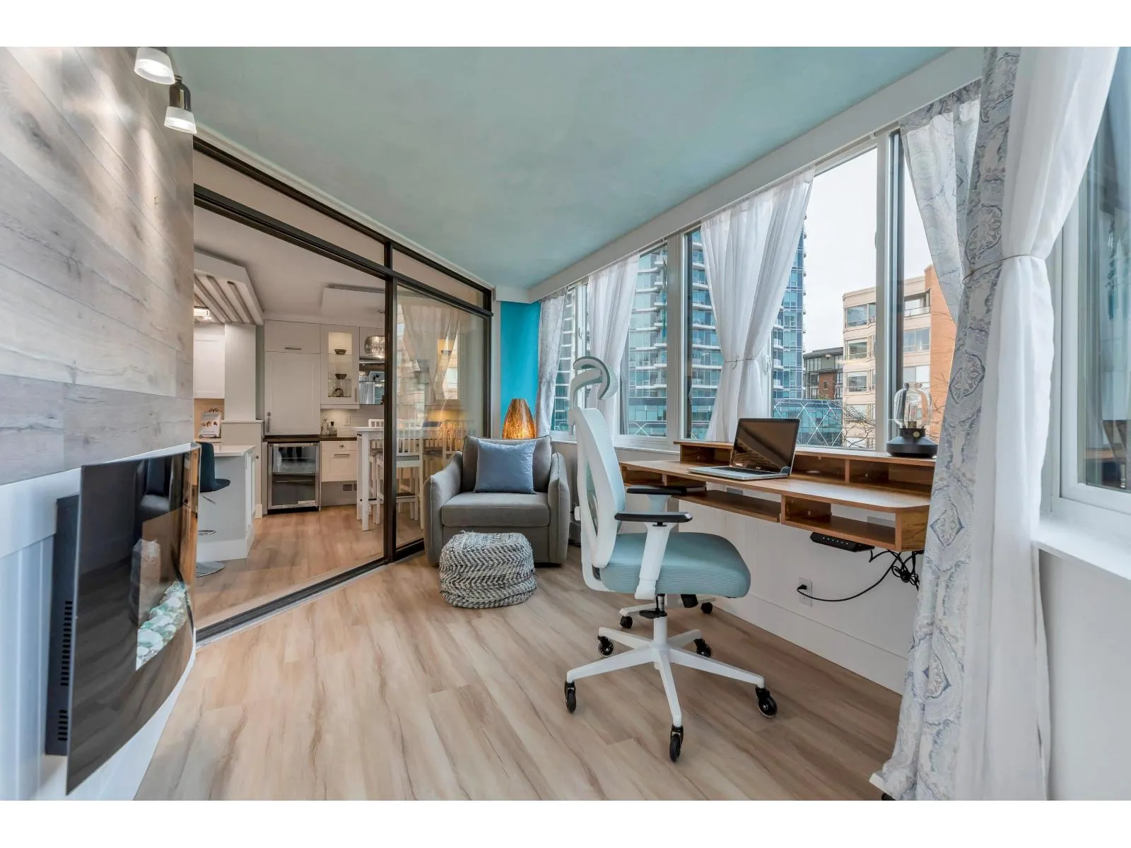 402 1480 FOSTER STREET