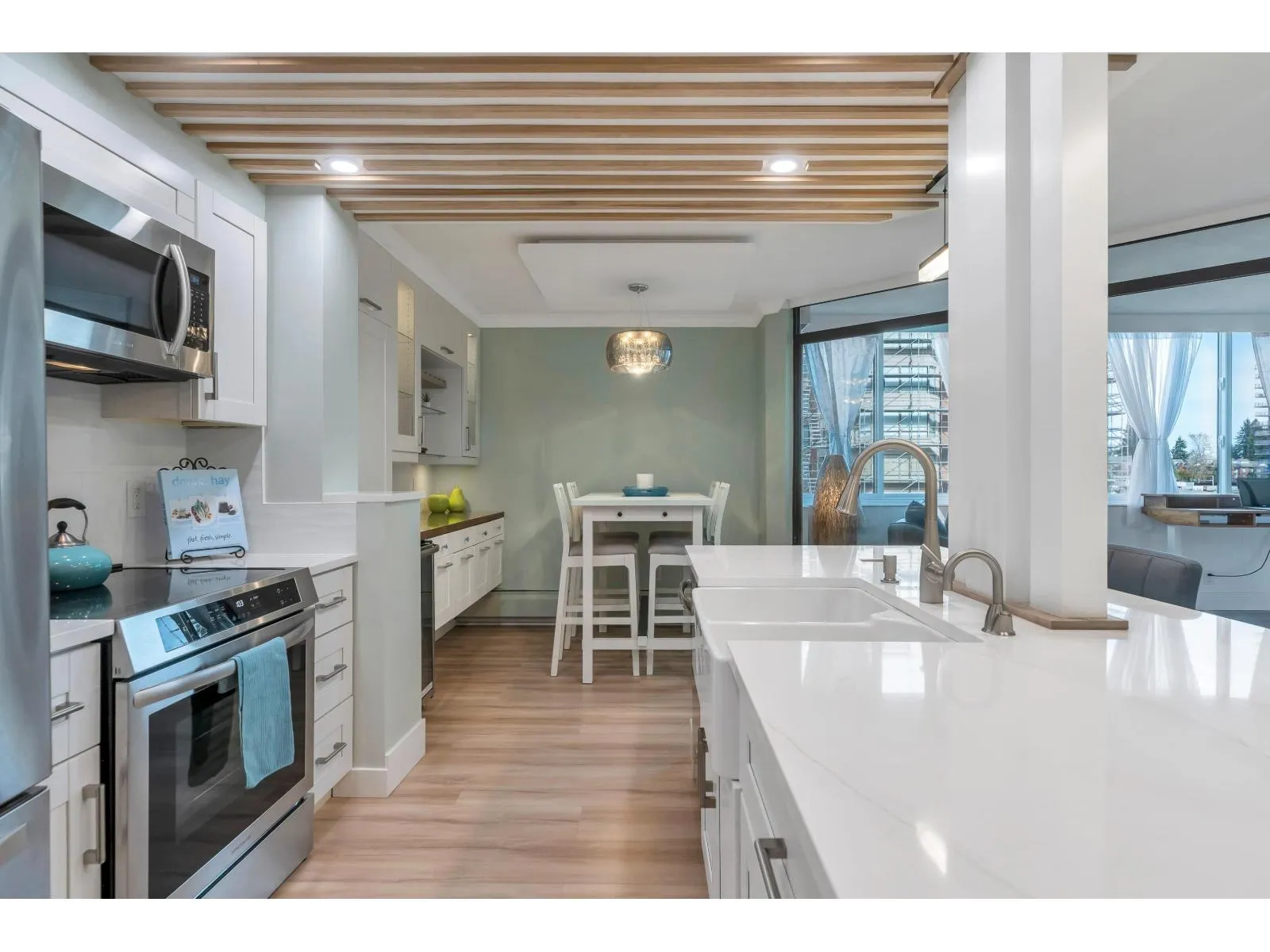 402 1480 FOSTER STREET