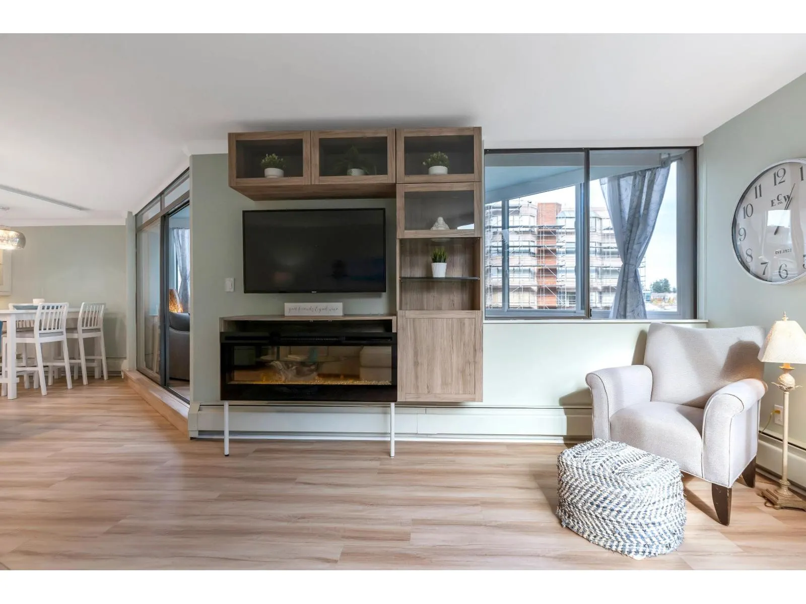 402 1480 FOSTER STREET